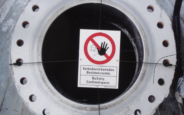 Manhole protector sign